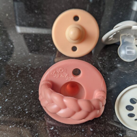 12-Pack of Binkies and Pacifiers for Multiple Ages! Avent, Itzy Ritzy and MORE! - Picture 5 of 8